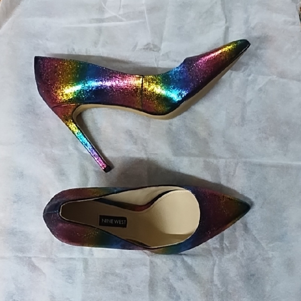Nine West Red/Blue/Green Heels with Sleek Pointed Toe Size 8.5 Never Worn